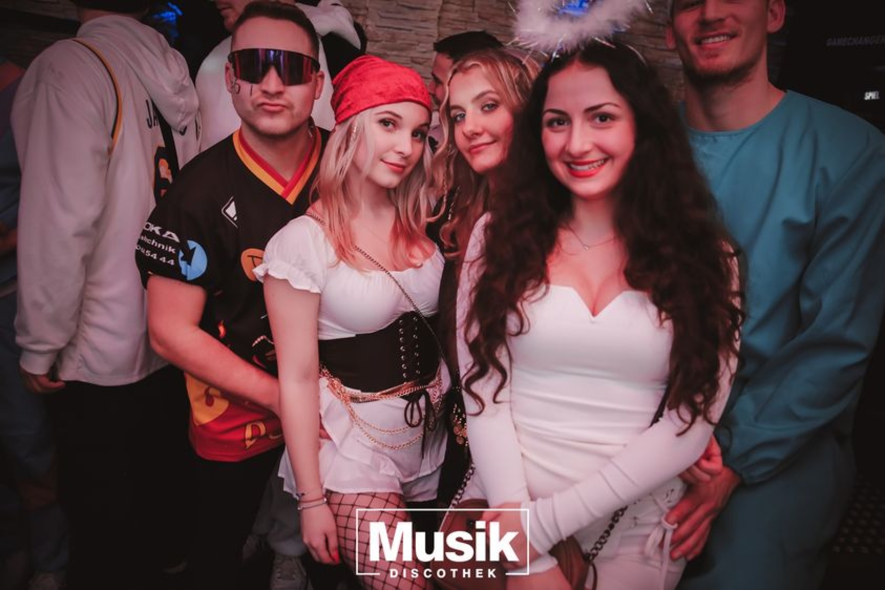 https://musik-discothek.disco2app.com/media/galleries/22/photos/100.jpg