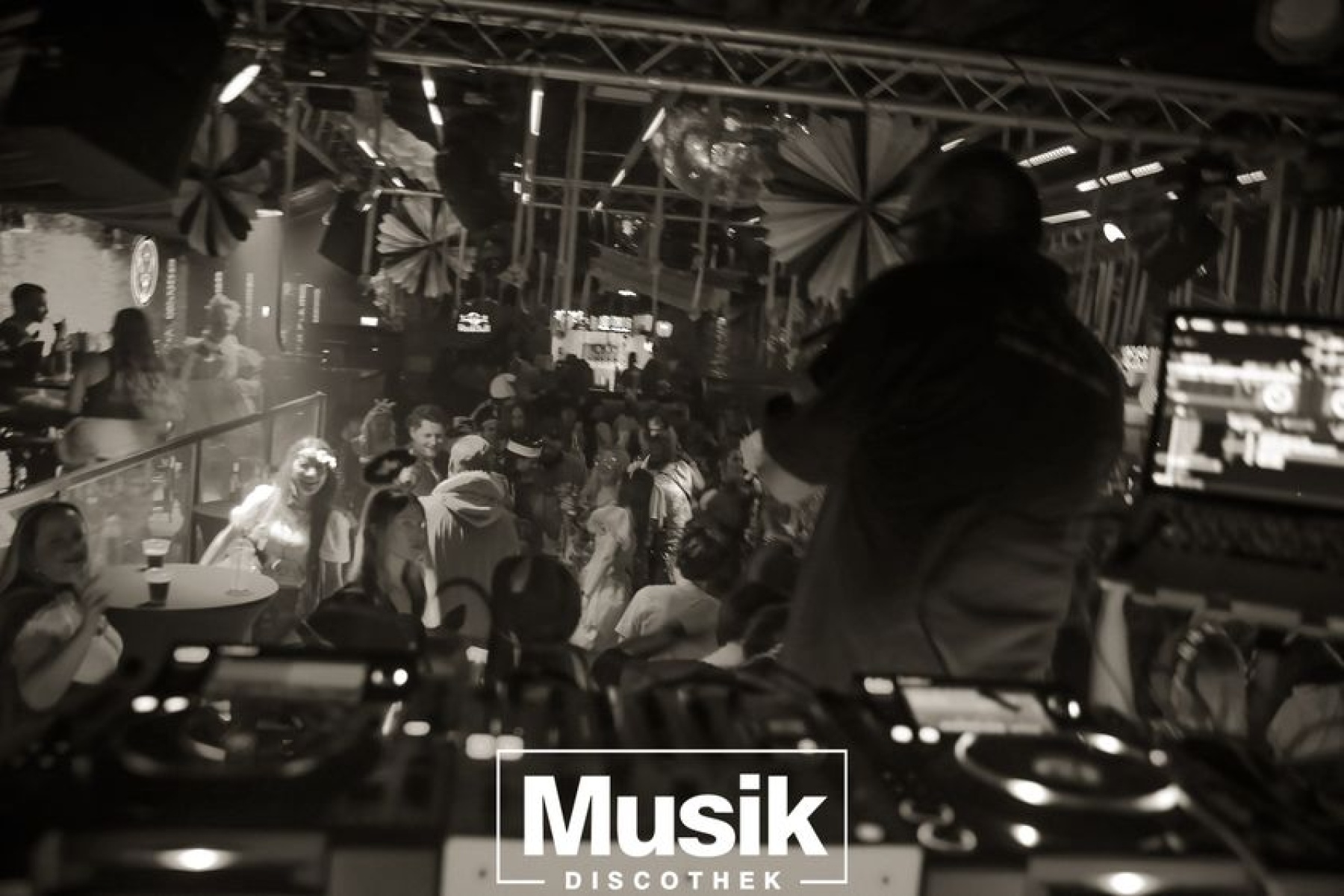 https://musik-discothek.disco2app.com/media/galleries/22/photos/237.jpg