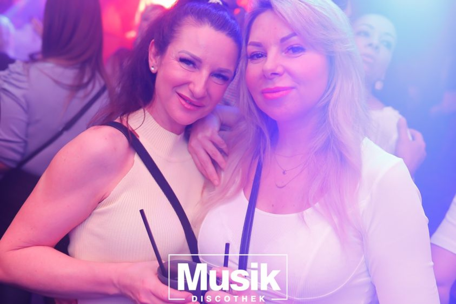 https://musik-discothek.disco2app.com/media/galleries/22/photos/358.jpg